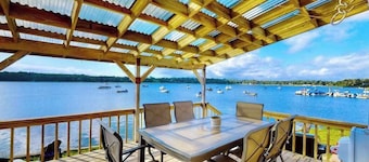 Historic charmer on the water with a firepit, kayaks, bikes, & firepit