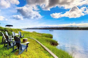 Property grounds - Historic charmer on the water with a firepit, kayaks, bikes, & firepit (Eastham)