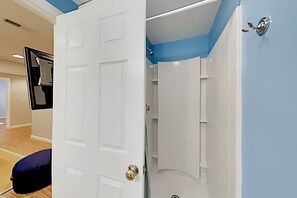 Shower, hair dryer, towels - Modern getaway with central AC, home office, patio, WiFi, grill, & private yard (Falmouth)