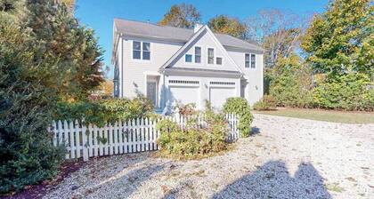 Modern getaway with central AC, home office, patio, WiFi, grill, & private yard