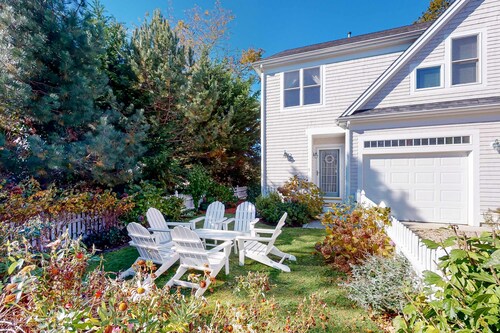 Modern getaway with central AC, home office, patio, WiFi, grill, & private yard