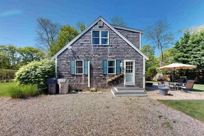 Exterior - Charming home by the cape with firepit, fast WiFi, & washer/dryer (Eastham)