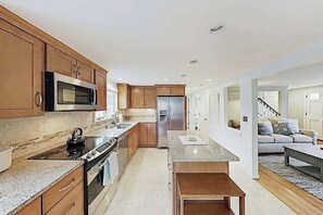 Fridge, microwave, oven, stovetop - Beautiful Harwich home with large yard near Red River Beach & Main Street fun (Harwich)