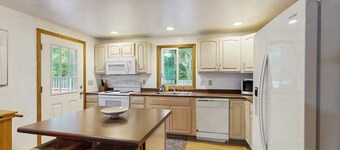 Quaint, ranch style home in Oak Bluffs with central air