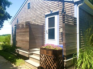 Exterior - Lakefront Cottage with a Deck, Free WiFi, Gas Grill - Close to Ferries & Beaches (Oak Bluffs)
