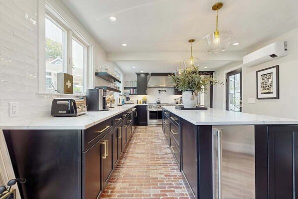 Fridge, microwave, oven, stovetop - Stylish coastal retreat with modern chef's kitchen, private yard, and fire pit (Provincetown)