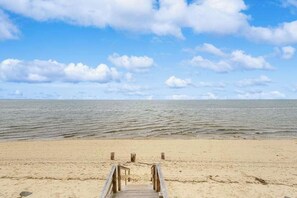 Una playa cerca
