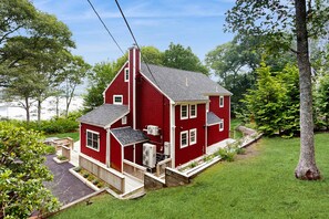 Exterior - Pond Treasure: Private beach, hot tub, sauna, play area & dog-friendly (Sandwich)
