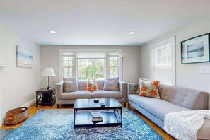 TV, offices - Updated Retreat w/ Lots of Perks: Big Yard, Canoe, Bikes Stroll to Long Pond (South Yarmouth)