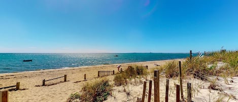 På stranden