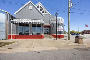Exterior - Bask 'n Away - Getaway in the Heart of Morehead City! (Morehead City)