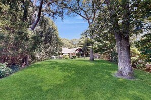 Property grounds - Beautiful Estate with Large Lawn Made for Socializing and Kids' Playroom (Vineyard Haven)