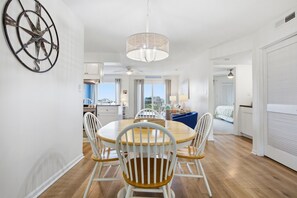 Dining - Short Way to the Beach - Free $100 Grocery Gift Card (Emerald Isle)