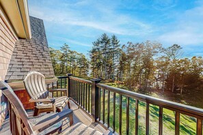 Property grounds - Incredible home on lake with views, private beach, deck, AC, & W/D (Plymouth)