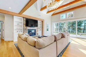 TV, fireplace, offices
