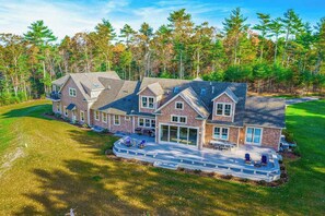 Exterior - Incredible home on lake with views, private beach, deck, AC, & W/D (Plymouth)