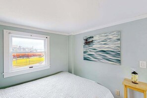 WiFi, bed sheets - Bayfront condo in great location with deck, cable, kitchenette, water views (Provincetown)