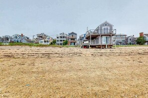 Exterior - Bayfront condo in great location with deck, cable, kitchenette, water views (Provincetown)