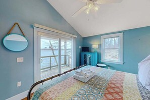 Desk, iron/ironing board, WiFi, bed sheets