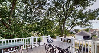 Charming condo with deck, parking, W/D, & walkable, central location