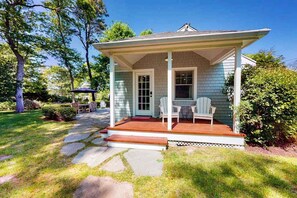 Terrace/patio - Remodeled home w/beach pass & new furnishings on 1-acre parcel - steps to lake (Centerville)