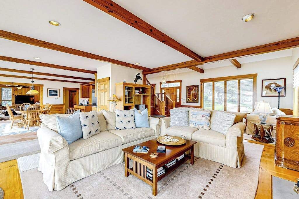 TV, DVD player, offices