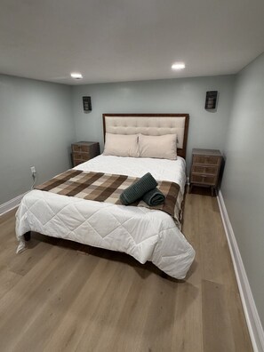 Desk, travel crib, WiFi, bed sheets