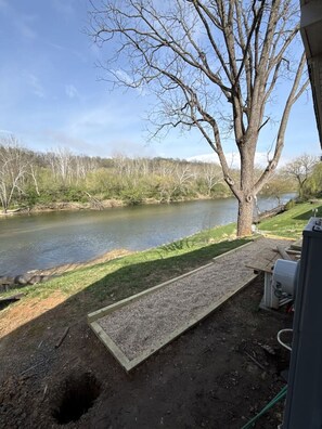Property grounds - Bend of Brothers’ | Riverfront Cottage Shenandoah (Front Royal)