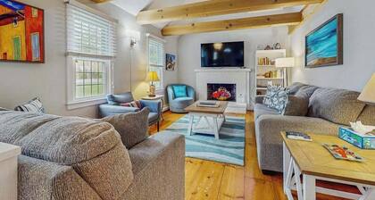 Cheery house with deck, sunroom & patio - short walk to pond, beach & Rail Trail