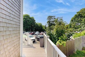 Property grounds - New Lavish Condo in Heart of Downtown Chatham - Walk to Dining, Shops & Beach (Chatham)