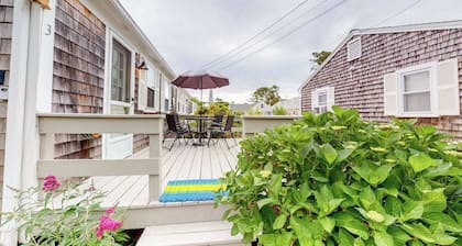 Family-friendly house w/gas grill, deck, streaming services - near Haigis Beach