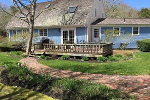 Exterior - Cozy family retreat with kayaks, board games, AC, and beach access (Brewster)