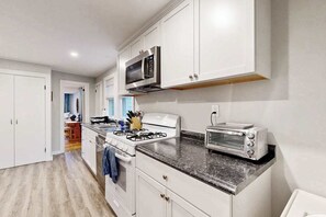 Fridge, microwave, oven, stovetop - Cozy home close to the beach with patio, Washer/Dryer, & Partial AC (Barnstable)