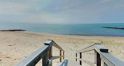Quaint condo near private beach access with fireplace - close to dining