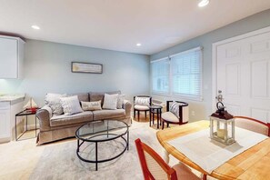 TV, fireplace, offices