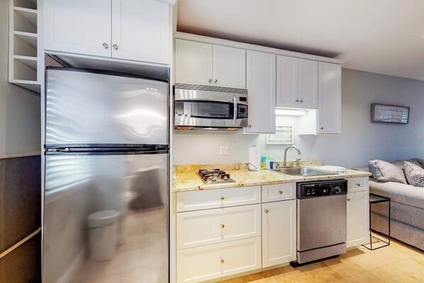 Fridge, microwave, stovetop, dishwasher