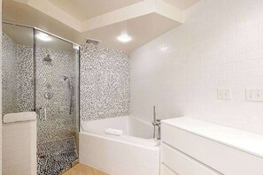 Shower, towels - Beautiful dog-friendly home with water view, balcony & washer/dryer (Chilmark)