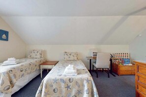 WiFi, bed sheets - Oceanside duplex with high-speed WiFi & central AC - walk to Sea Street Beach (Dennis Port)