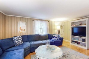 TV, offices - Charming home with spacious deck and patio, washer/dryer & high-speed WiFi (Eastham)