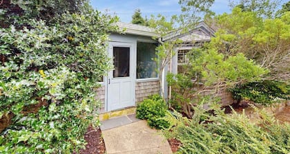 Cozy in-law suite near Edgartown & the beach with patio, outdoor shower, & AC