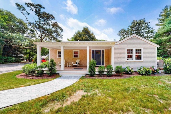 Exterior - Dog-friendly house in a quiet neighborhood with furnished porch & washer/dryer (Cotuit)