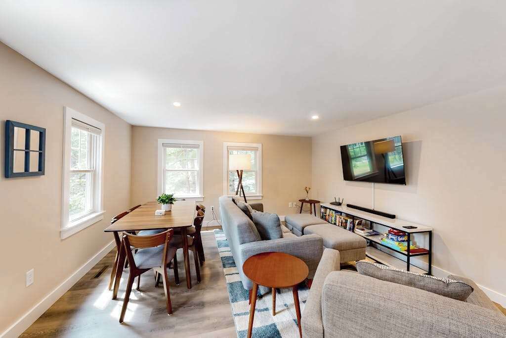 Dog-friendly House In A Quiet Neighborhood With Furnished Porch & Washer/dryer - Capo Cod, MA