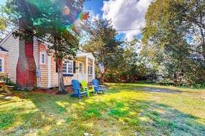 Terrace/patio - Dog-friendly beach cottage on Harwich's main street with large lawn (Harwich Port)