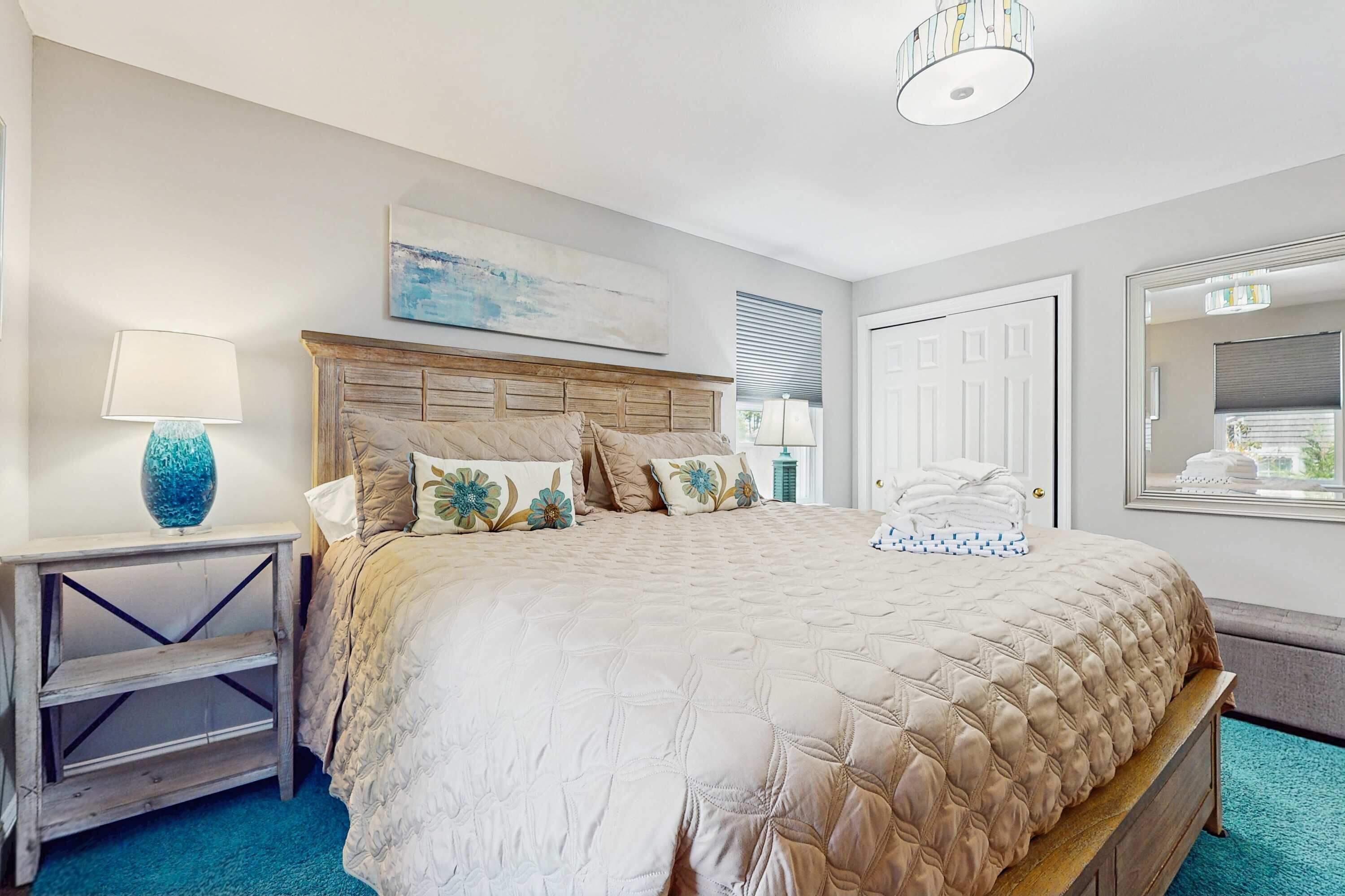 Iron/ironing board, WiFi, bed sheets