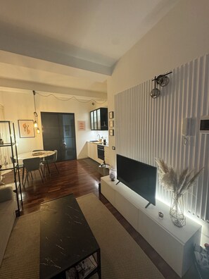 Living area - Vrbo Property (Milano)