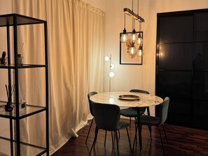 Dining - Vrbo Property (Milano)