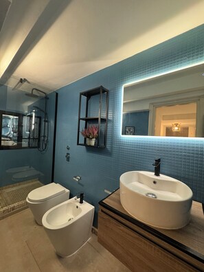 Bathroom - Vrbo Property (Milano)
