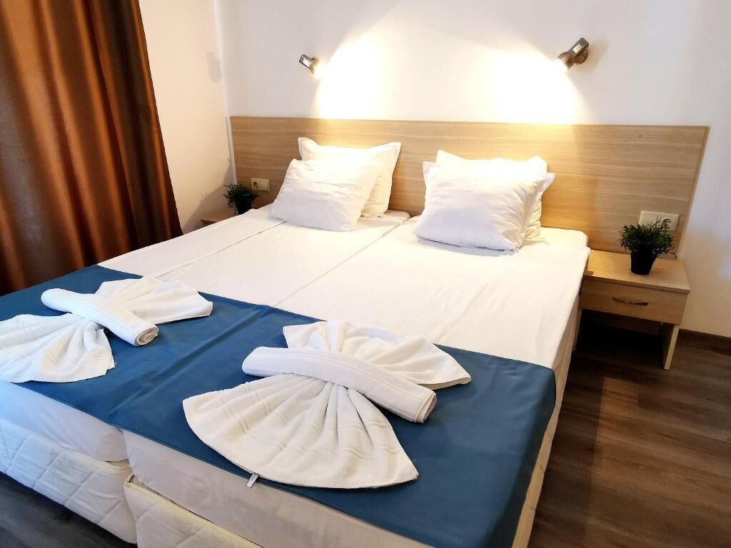 In-room safe, desk, laptop workspace, free WiFi