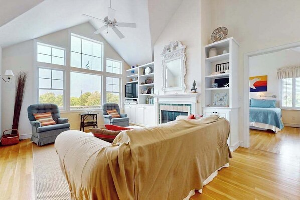 Interior - Cape Beach House with spectacular views and beach access, central AC (Eastham)