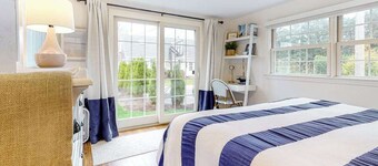 Beachside retreat with grill - near Main Street & 300 yards to Surf Drive shore